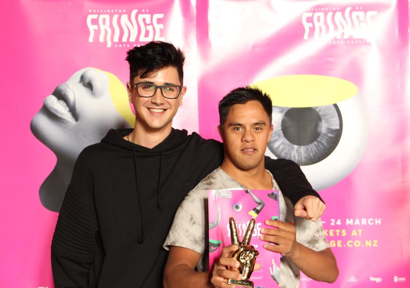 Nathan Mudge presenting Jacob Dombroski with an award at the NZ Fringe Awards in 2016