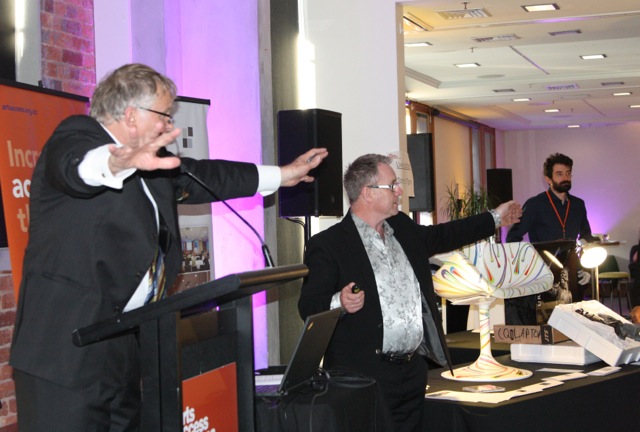 Auctioneer Peter Wedde and Richard Benge, Arts Access Aotearoa at the 2016 auction
