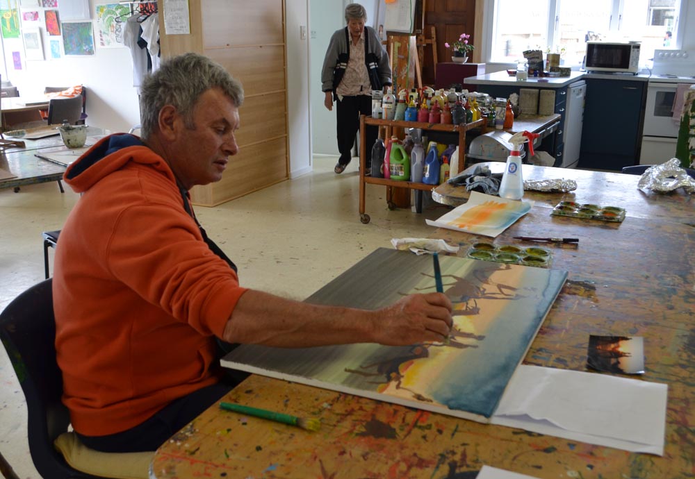 Ross Cowan participating in Māpura Studios' Stroke Art Therapy Programme