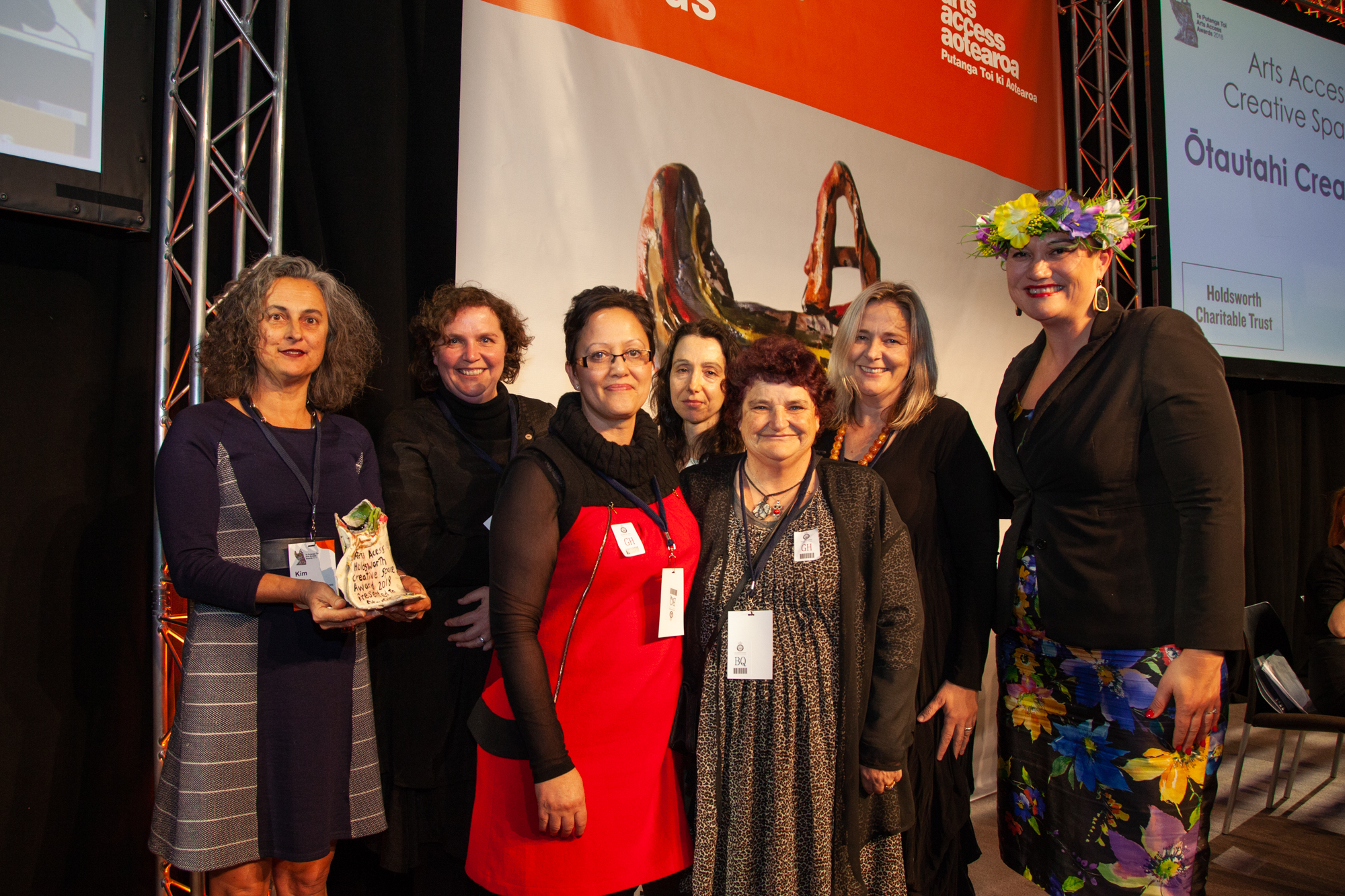 Minister Sepuloni presents the Arts Access Holdsworth Creative Spaces Award 2018 to Ōtautahi Creative Spaces 