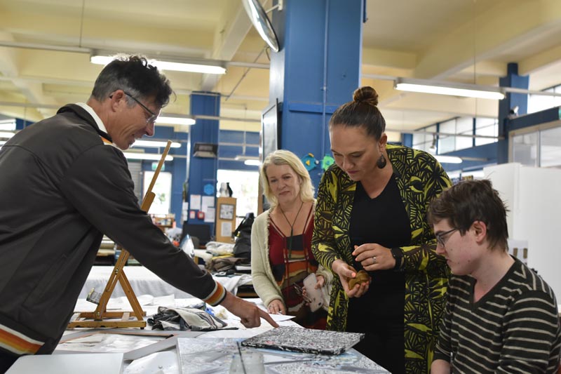 Minister Sepuloni visits Artsenta Photo: Kerry Hodge Photography for the Dunedin Fringe