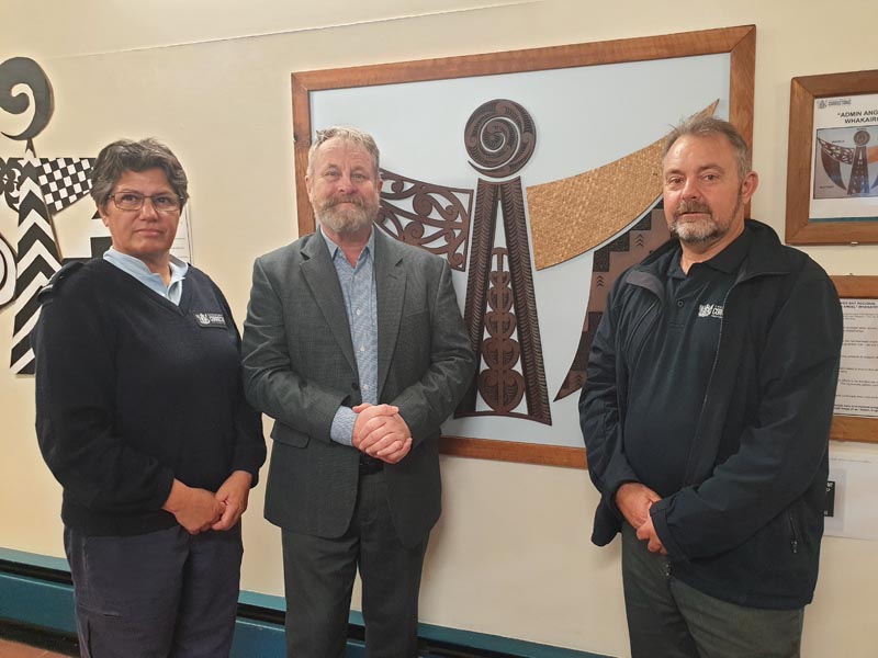 Leonie Aben and Tony Denton, Hawkes Bay Regional Prison, with Richard Benge, Executive Director, Arts Access Aotearoa