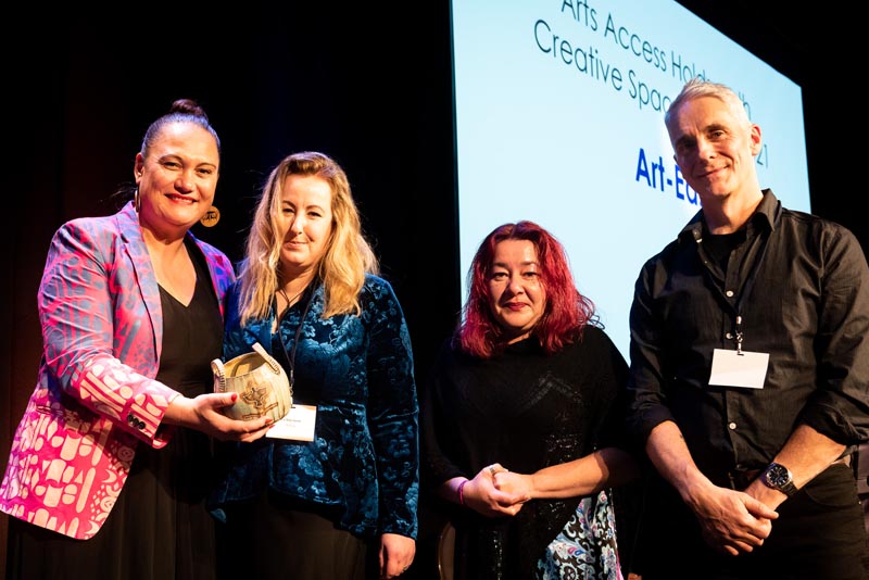 Hon Carmel Sepuloni presents the award to Lis Rate-Smith, Deborah Kavanagh and Geoff Howard of Art-East