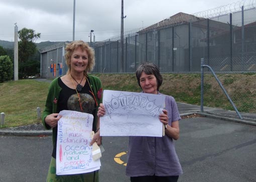 Shar Young and Glen McDonlad, Vincents Art Workshop, outside Arohata Prison