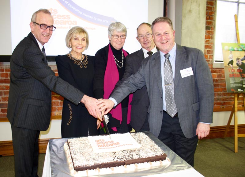 Arts Access Aotearoa former Chair Richard Cunliffe and Executive Director Richard Benge cut the cake at a twentieth anniversary lunch, with Dame Rosie Horton, former Executive Director Penny Eames and former trustee Neil Sinclair