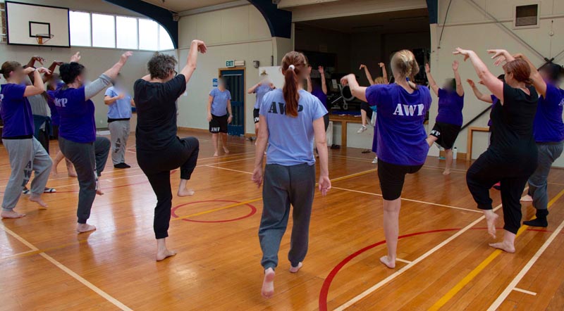 Prisoners and artists participate in workshop