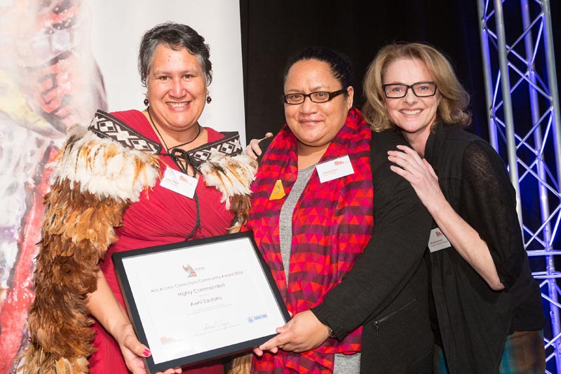 Awhi Tautoko Highly Commended recipients Selma Pirihi and Chelsea Pou, presented their certificate by Miranda Harcourt, patron, Arts Access Aotearoa