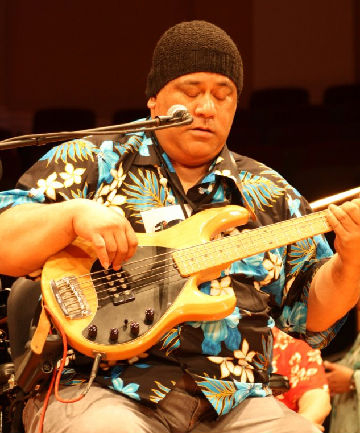 Pati Umaga performs in Kabasa